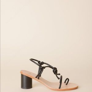 LOQ Xavi Sandals in Black